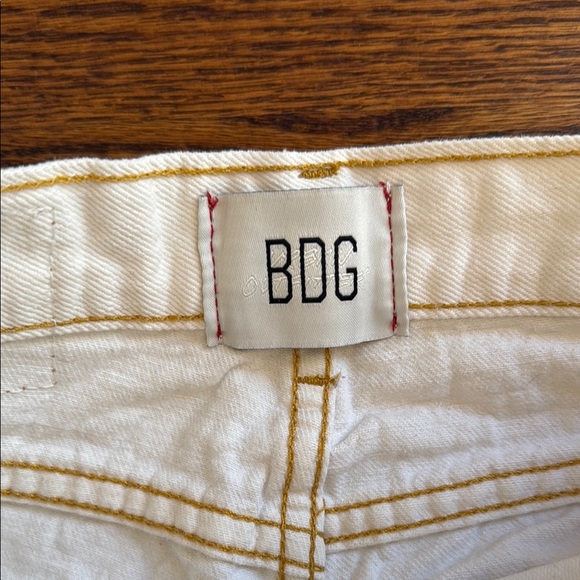 BDG Urban Outfitters Women’s 26 Cream Straight Leg Distressed Jeans - Picture 2 of 4